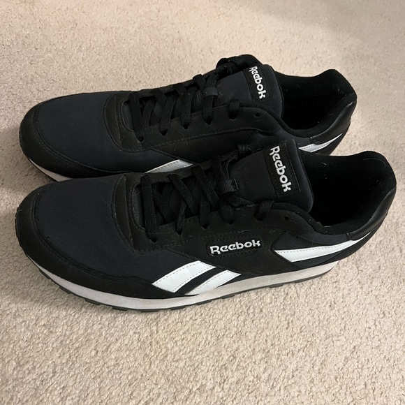 Like New Mens Reebok Classic Nylon Sneakers Size 12 - Picture 2 of 4